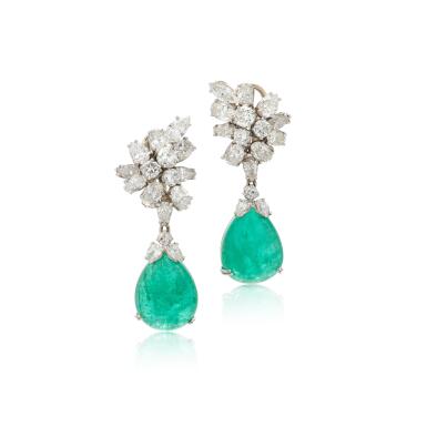 View full screen - View 1 of Lot 222. Pair of emerald and diamond pendant ear clips (Paio di orecchini pendenti in smeraldi e diamanti).
