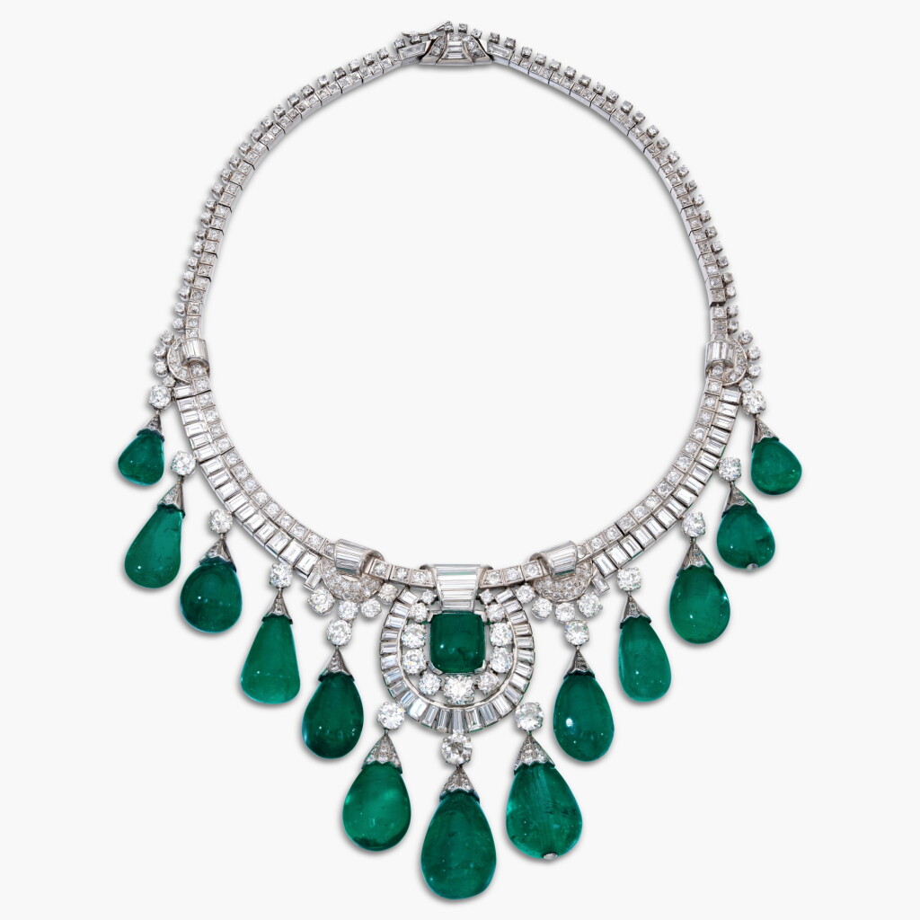 View full screen - View 1 of Lot 612. Magnificent Emerald and Diamond Necklace 卓越壯麗「哥倫比亞」祖母綠 配 鑽石 項鏈 (祖母綠共重 358.87克拉).