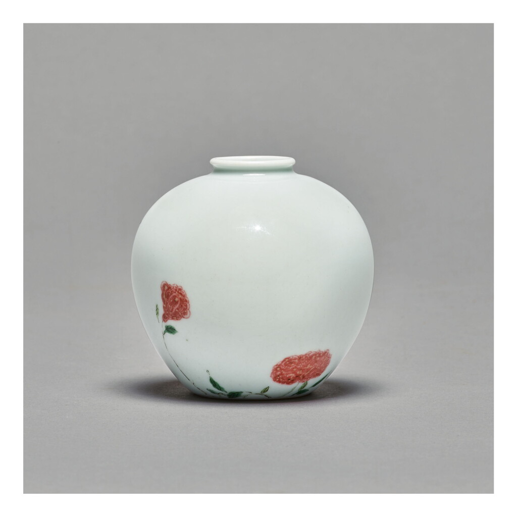 View full screen - View 1 of Lot 114. A RARE AND EXCEPTIONAL UNDERGLAZE-RED AND FAMILLE-VERTE 'ROSE' VASE, KANGXI MARK AND PERIOD.