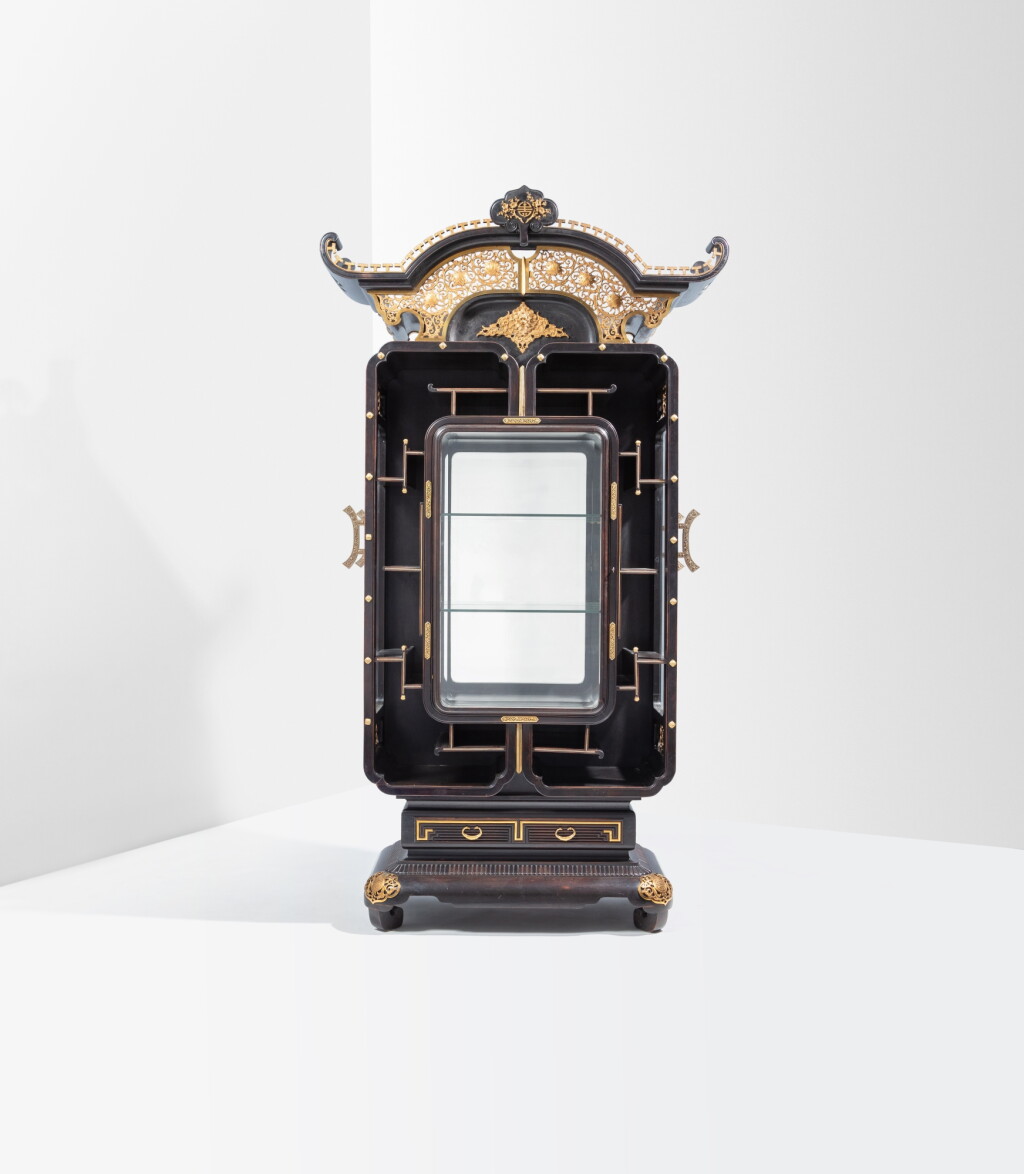 View full screen - View 1 of Lot 128. Vitrine bibliothèque en palissandre de Rio, érable teinté et bronze doré, vers 1880, signée Edouard Lièvre (1828-1886).