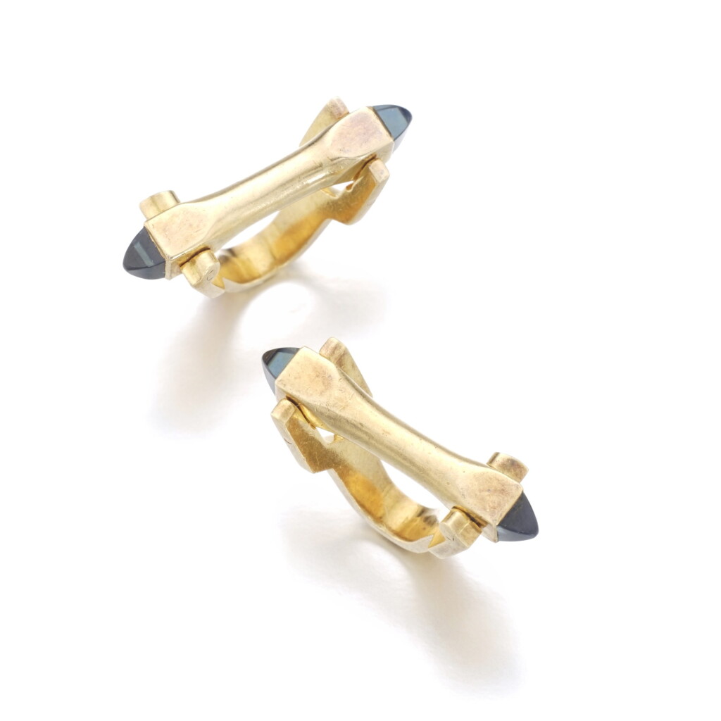 View full screen - View 1 of Lot 471. CARTIER | PAIR OF GOLD AND SAPPHIRE CUFFLINKS.