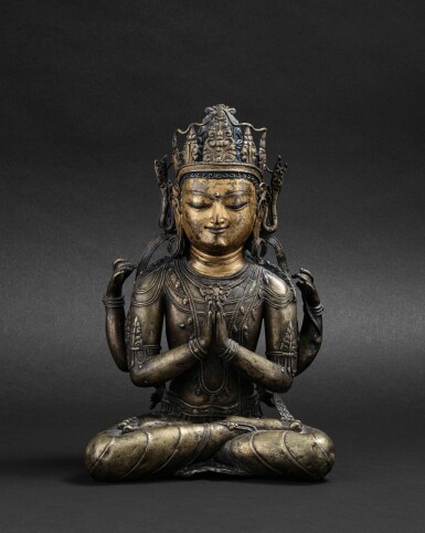View full screen - View 1 of Lot 30. Statue de Shadakshari Avalokiteshvara en alliage de cuivre partiellement doré Tibet, XIIIE-XIVE siècle | 西藏 十三至十四世紀 局部鎏金銅合金四臂觀音菩薩坐像 | A parcel-gilt copper-alloy figure of Shadakshari Avalokiteshvara, Tibet, 13th-14th century.