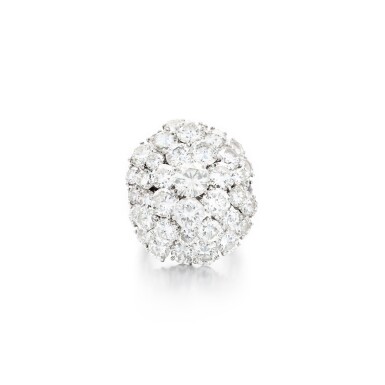 View full screen - View 1 of Lot 140. Bague diamants | Diamond ring .