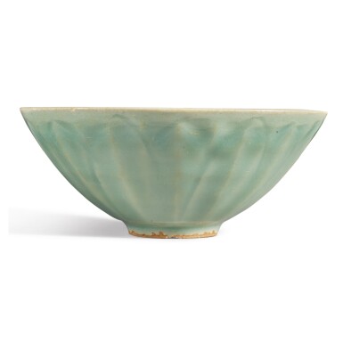 View full screen - View 1 of Lot 238. A 'Longquan' celadon-glazed 'lotus' bowl, Southern Song dynasty | 南宋 龍泉青釉蓮瓣盌.