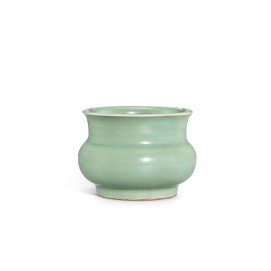 View full screen - View 1 of Lot 5580. A Longquan celadon-glazed zhadou, Southern Song dynasty | 南宋 龍泉窰青釉渣斗.