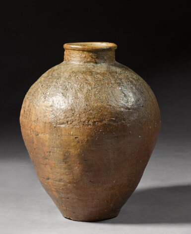 View full screen - View 1 of Lot 55. A large Shigaraki ware jar | Momoyama - Edo period, late 16th - early 17th century .