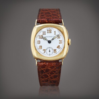 View full screen - View 1 of Lot 603. Montre bracelet de forme coussin en or jaune avec cadran émail | Yellow gold cushion-shaped wristwatch with enamel dial Vers 1920 | Circa 1920.