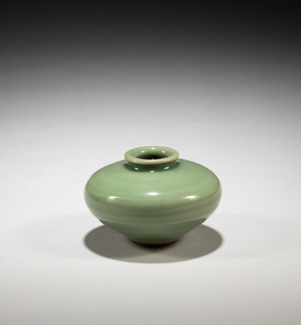 View full screen - View 1 of Lot 53. A 'Longquan' celadon-glazed waterpot, Song - Yuan dynasty, 13th century | 宋至元 十三世紀 龍泉青釉水丞.