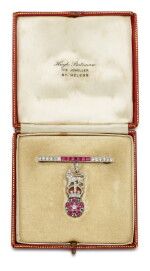 Ruby, Emerald and Diamond Bar Brooch | 紅寶石 配 祖母綠 及 鑽石 胸針