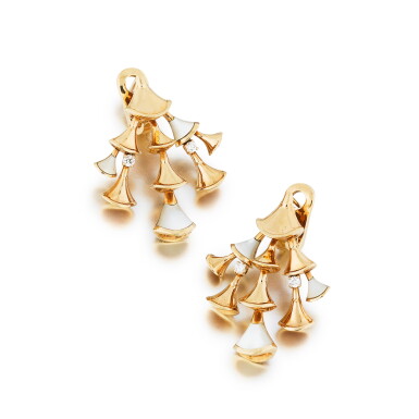 View full screen - View 1 of Lot 511. Bulgari | Paire de pendants d'oreille nacre et diamants, "Divas Dream" | Pair of mother-of-pearl and diamond pendent earrings, 'Divas Dream'.