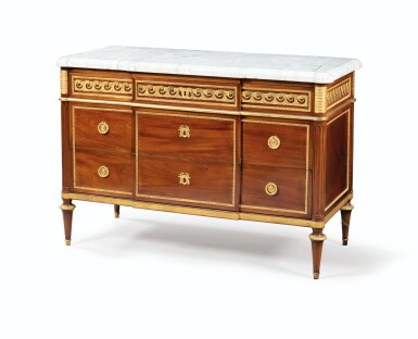 View full screen - View 1 of Lot 86. A LOUIS XVI MAHOGANY COMMODE | COMMODE À RESSAUT EN ACAJOU D'ÉPOQUE LOUIS XVI.