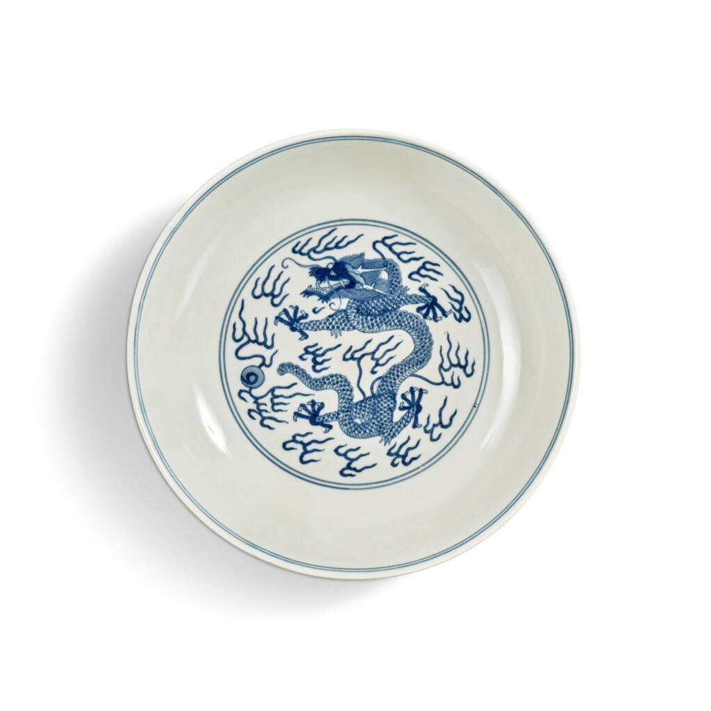 View full screen - View 1 of Lot 902. A blue and white 'dragon' dish, Seal mark and period of Jiaqing | 清嘉慶 青花趕珠雲龍紋盤 《大清嘉慶年製》款.