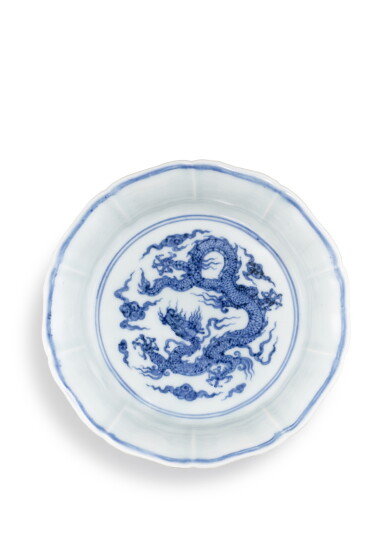 View full screen - View 1 of Lot 3623. A superb and rare blue and white 'dragon' brush washer, Mark and period of Xuande | 明宣德 青花雲龍紋十瓣葵花式洗 《大明宣德年製》款.
