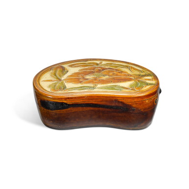 View full screen - View 1 of Lot 342. A small sancai-glazed 'peony' pillow, Jin dynasty | 金 三彩刻牡丹紋枕.