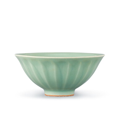 View full screen - View 1 of Lot 498. A Longquan celadon 'lotus' bowl Song dynasty | 宋 龍泉青釉蓮瓣盌.