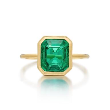 View full screen - View 1 of Lot 9. Emerald Ring .