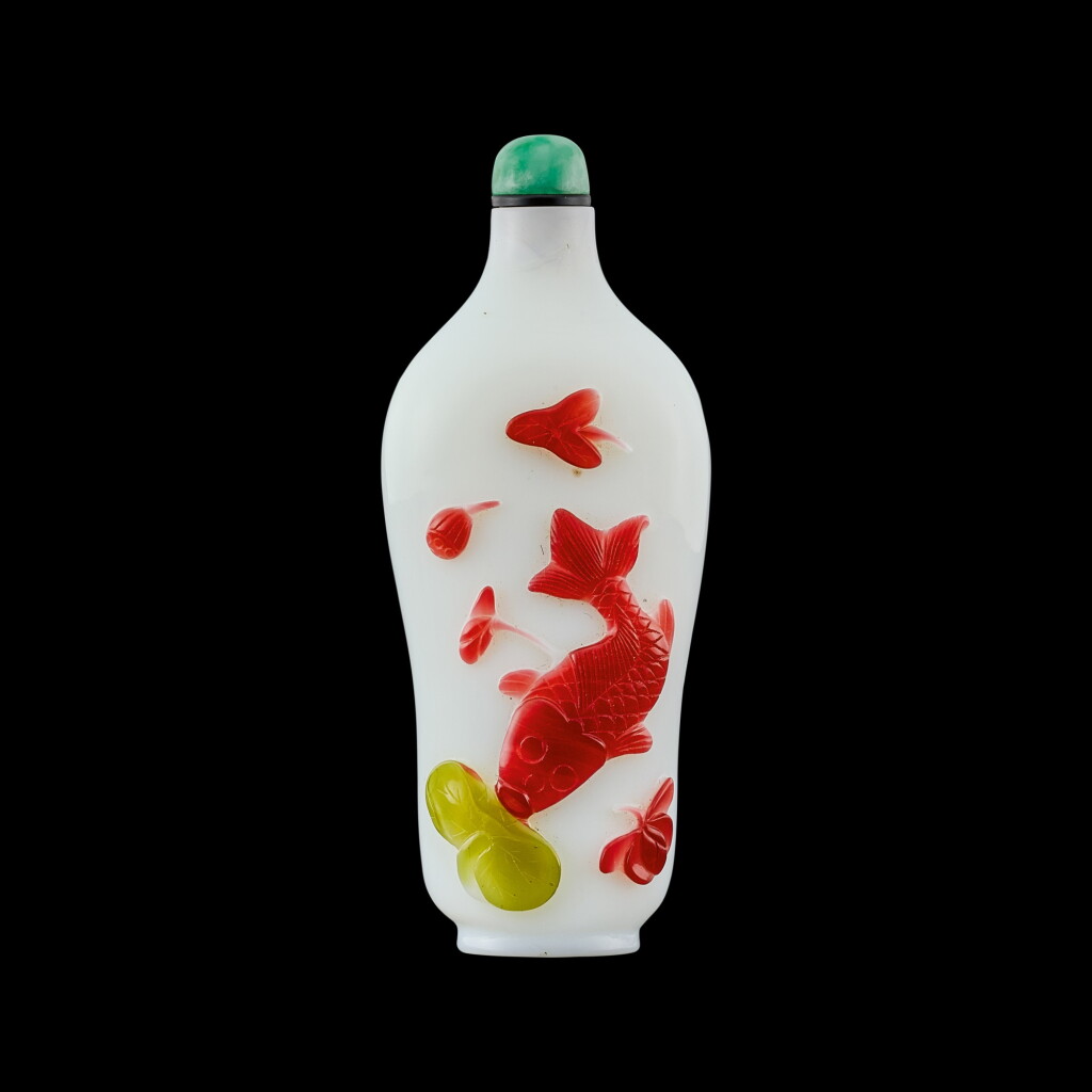 View full screen - View 1 of Lot 1029. A three-colour overlay white glass 'fish' snuff bottle Qing dynasty, 18th century | 清十八世紀 涅白地套三色料年年有餘鼻煙壺.