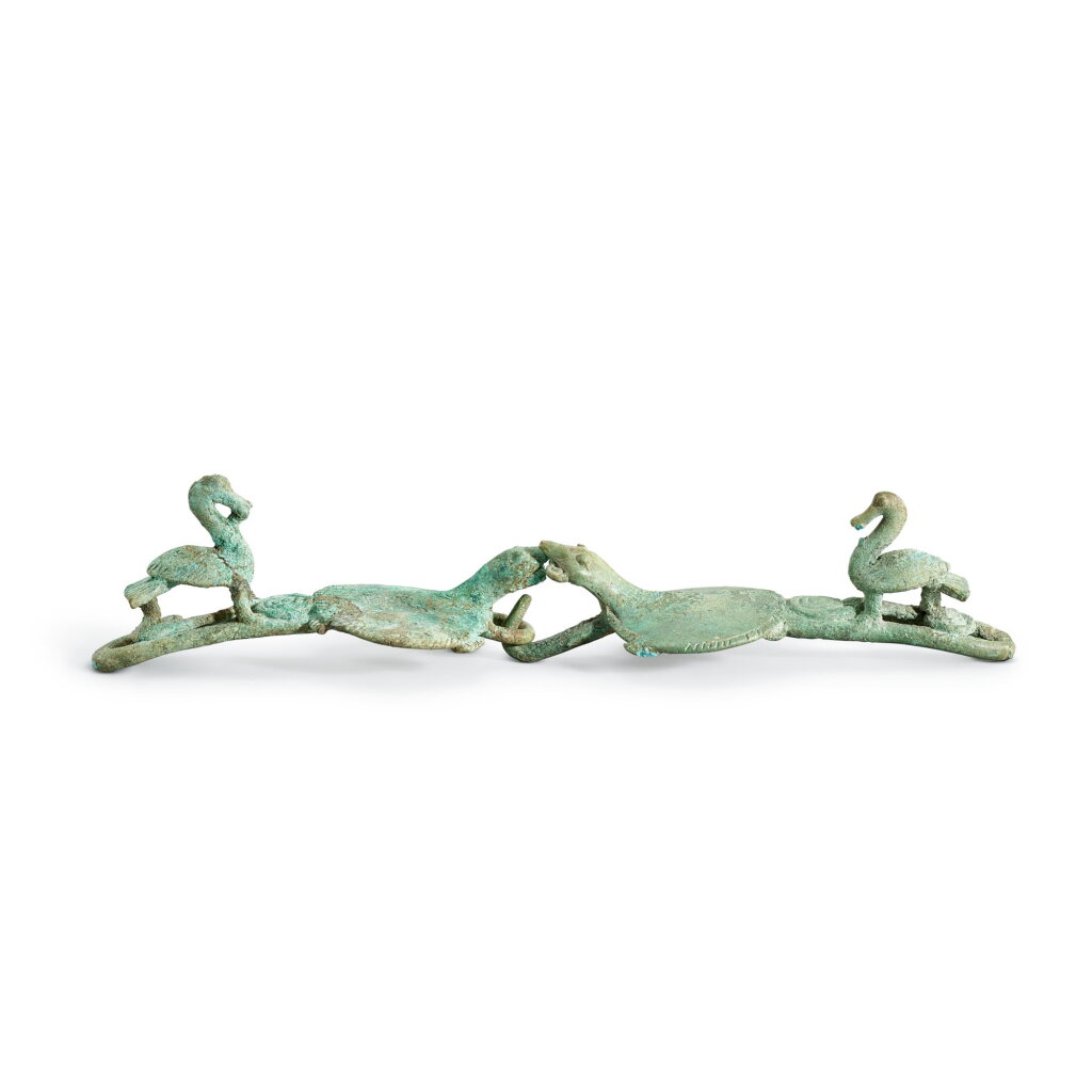 View full screen - View 1 of Lot 3056. A bronze 'bird' belt buckle, Dian culture, Han dynasty | 漢 青銅滇文化鳥形帶鉤.