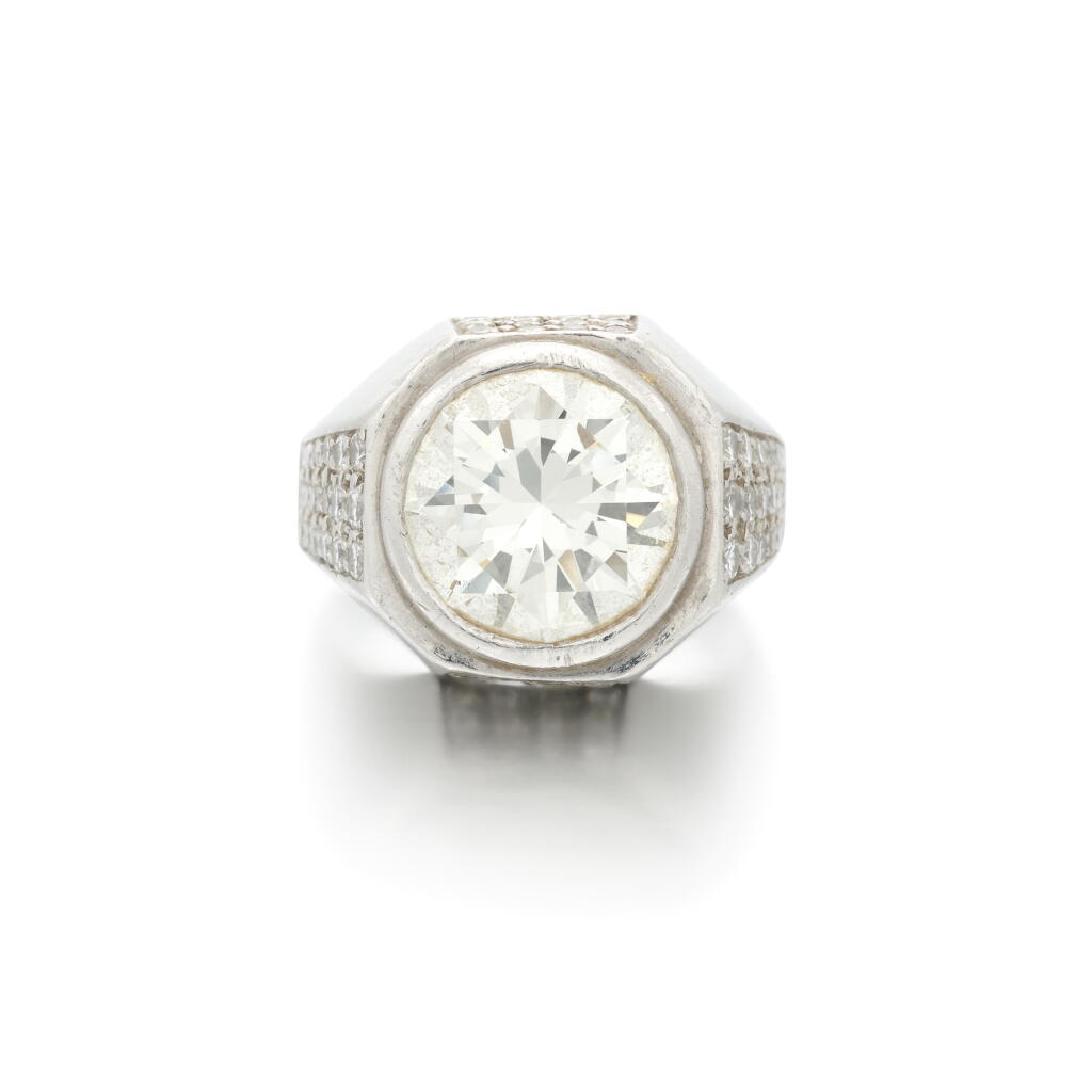 View full screen - View 1 of Lot 241. Diamond ring | Anello in diamanti.