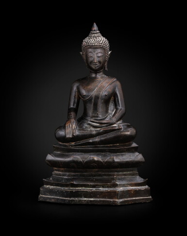 View full screen - View 1 of Lot 29. A bronze figure of seated Buddha Thailand, 18th-19th century | 暹邏 十八至十九世紀 銅佛坐像.