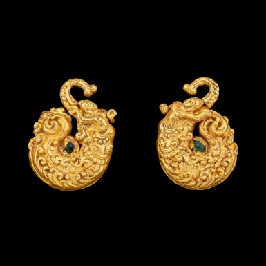 View full screen - View 1 of Lot 1025. A pair of gold repoussé 'Makara and human figure' earrings set with green glass beads Pre-Khmer, 8th century | 八世紀 前高棉時期 摩羯神像紋金耳飾一對.