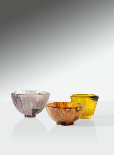 View full screen - View 1 of Lot 32. Ensemble de trois coupes.