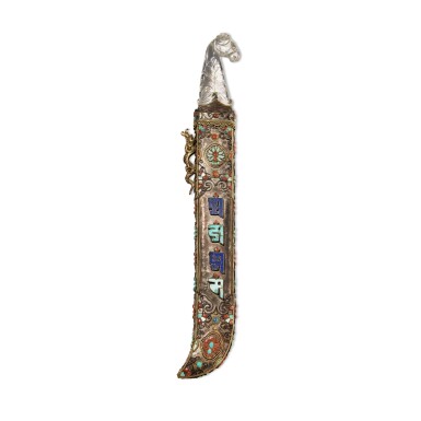 View full screen - View 1 of Lot 701. A hardstone-inlaid silver scabbard with a rock crystal-handled dagger, 19th / 20th century | 十九 / 二十世紀 银嵌寶鞘連水晶雕羊首柄匕首.
