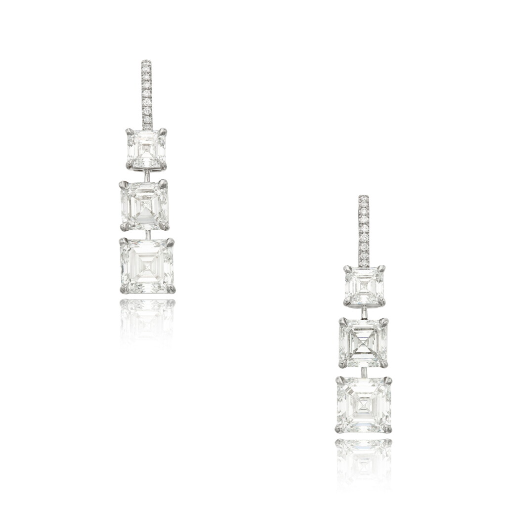全螢幕檢視 - 查看4Pair of Diamond Pendant-Earrings 的1