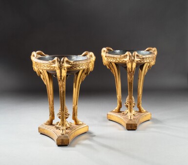 全螢幕檢視 - 查看91A pair of Louis XV gilt walnut and gilt-copper athéniennes, circa 1770, by André-Pierre Dupain | Paire d'athéniennes en noyer doré, et doublure de cuivre patiné et doré, d'époque Louis XV, vers 1770, par Antoine-Pierre Dupain的1