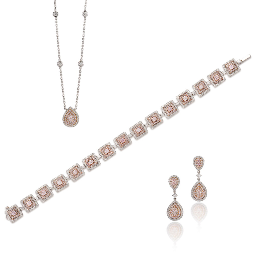 View full screen - View 1 of Lot 229. Set of Coloured Diamond and Diamond Jewellery | 彩色鑽石 配 鑽石 手鏈, 耳墜 及 項鏈 套裝.