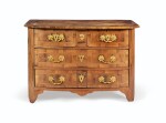A LOUIS XIV ROSEWOOD VENEERED COMMODE | COMMODE EN PLACAGE DE PALISSANDRE D'ÉPOQUE LOUIS XIV