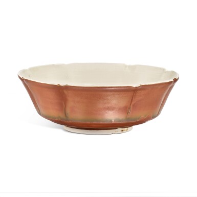 View full screen - View 1 of Lot 3512. A very rare carved Dangyangyu white and persimmon-glazed lobed 'lotus' bowl, Song dynasty | 宋 當陽峪窰醬白釉刻蓮紋折腰盌.