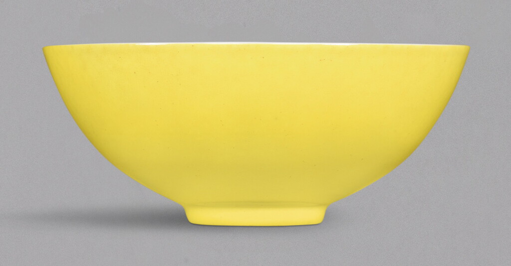 View full screen - View 1 of Lot 15. A FINE SMALL LEMON YELLOW-GLAZED BOWL | 清雍正 檸檬黃釉小盌 《大清雍正年製》款.