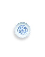 A fine small blue and white ‘butterfly’ dish, Mark and period of Yongzheng | 清雍正 青花蝶戀花圖小盤 《 大清雍正年製》款