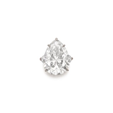 View full screen - View 1 of Lot 189. An Impressive Diamond Ring 鑽石戒指.