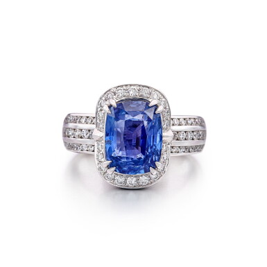 View full screen - View 1 of Lot 2829. Sapphire and Diamond Ring | 5.04克拉 天然「馬達加斯加」未經加熱 藍寶石 配 鑽石 戒指.