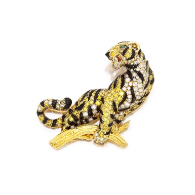 View full screen - View 1 of Lot 1855. Diamond, Onyx and Emerald Brooch | 梵克雅寶 | 鑽石 配 縞瑪瑙 及 祖母綠 胸針.