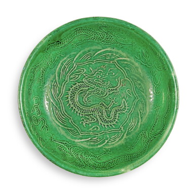 View full screen - View 1 of Lot 1186. A rare molded sancai-glazed 'dragon' dish, Qing dynasty, Kangxi period | 清康熙 三彩龍紋盤.