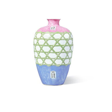 View full screen - View 1 of Lot 535. A rare molded famille-rose 'wine jar' meiping, Seal mark and period of Daoguang | 清道光 粉彩「狀元紅」瓶 《大清道光年製》款.