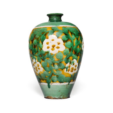View full screen - View 1 of Lot 299. An extremely rare sancai-glazed 'peony' meiping, Jin dynasty | 金 三彩牡丹紋梅瓶.