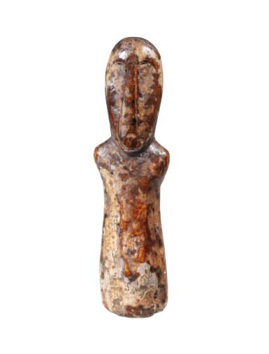 View full screen - View 1 of Lot 10. Statuette masculine, Culture Okvik, Îles Punuk, Détroit de Bering, Alaska, ca. 200 AV. J.-C. | Okvik male ivory figure, Punuk Island, Bering Strait, Alaska, ca. 200 BC.
