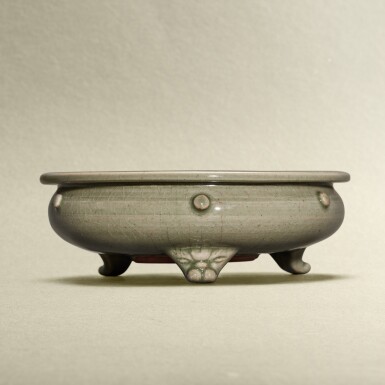 View full screen - View 1 of Lot 5772. A Longquan celadon-glazed washer, Yuan dynasty | 元 龍泉青釉鼓釘獸面三足洗.