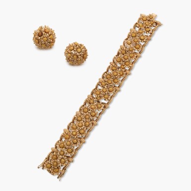 View full screen - View 1 of Lot 929. Gold Demi-Parure .