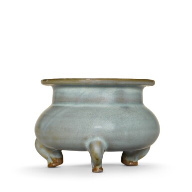 View full screen - View 1 of Lot 906. A 'Jun' blue-glazed tripod censer, Jin / Yuan dynasty .
