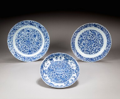 View full screen - View 1 of Lot 61. A group of three large blue and white 'floral' dishes, Qing dynasty, Kangxi period | 清康熙 青花花卉紋盤一組三件.