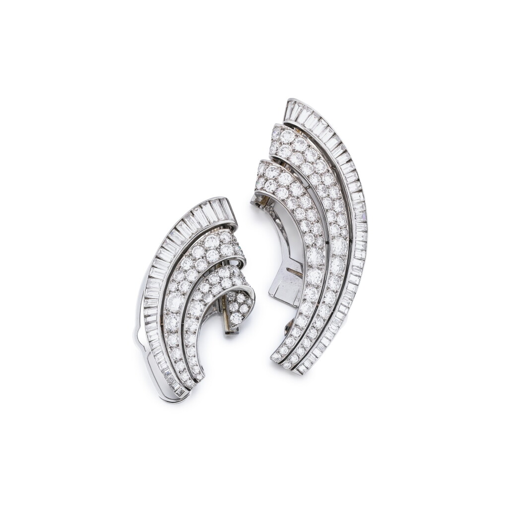View full screen - View 1 of Lot 42. Paire de clips diamants | Pair of diamond clips.