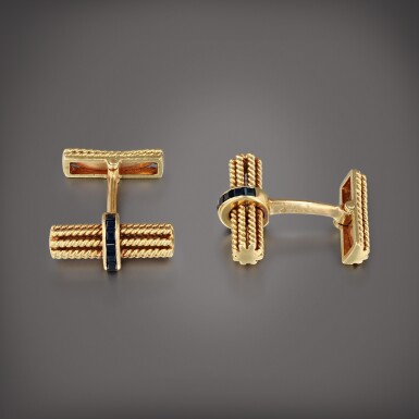 View full screen - View 1 of Lot 211. Paire de boutons de manchette or | Pair of gold cufflinks.