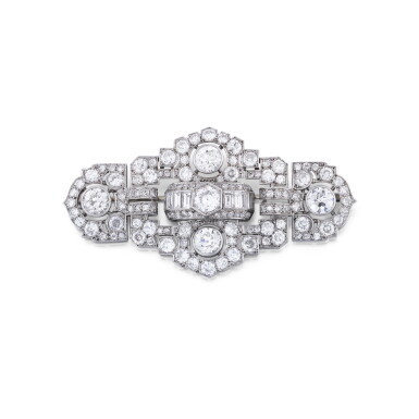 View full screen - View 1 of Lot 22. Broche diamants | Diamond brooch.