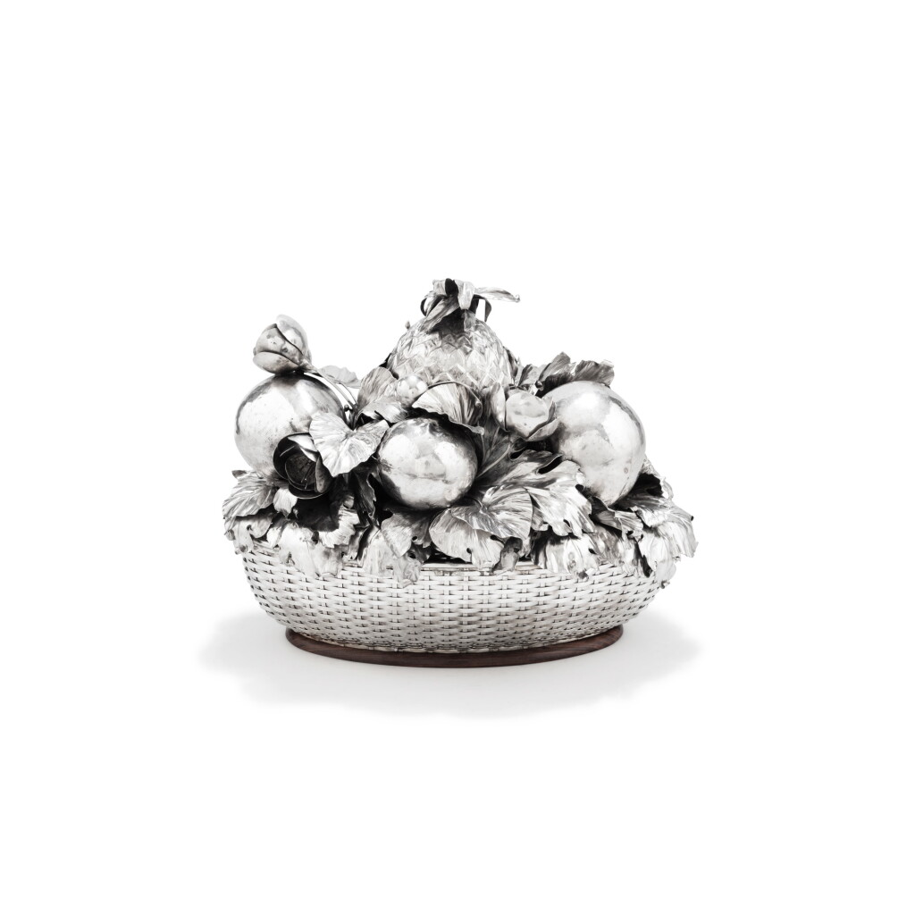 View full screen - View 1 of Lot 4. An Italian silver and ebony fruit basket, Buccellati, Milan, late 20th century | Corbeille de fruits en argent et ébène par Buccellati, Milan, deuxième moitié du XXe siècle .