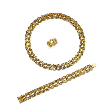 View full screen - View 1 of Lot 967. Diamond and garnet parure.